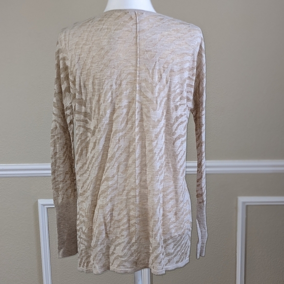 Semi Sheer Raw Hem Animal Print Lightweight Long Sleeve Top - Picture 2 of 2